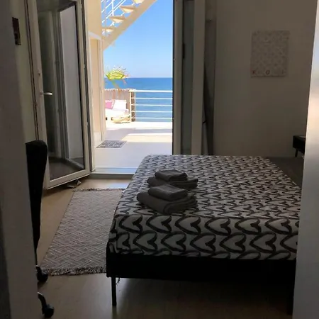 Sea View Life Affittacamere *